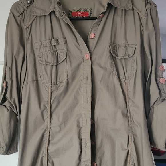 Stylish ladies shirt - Picture 2 of 5